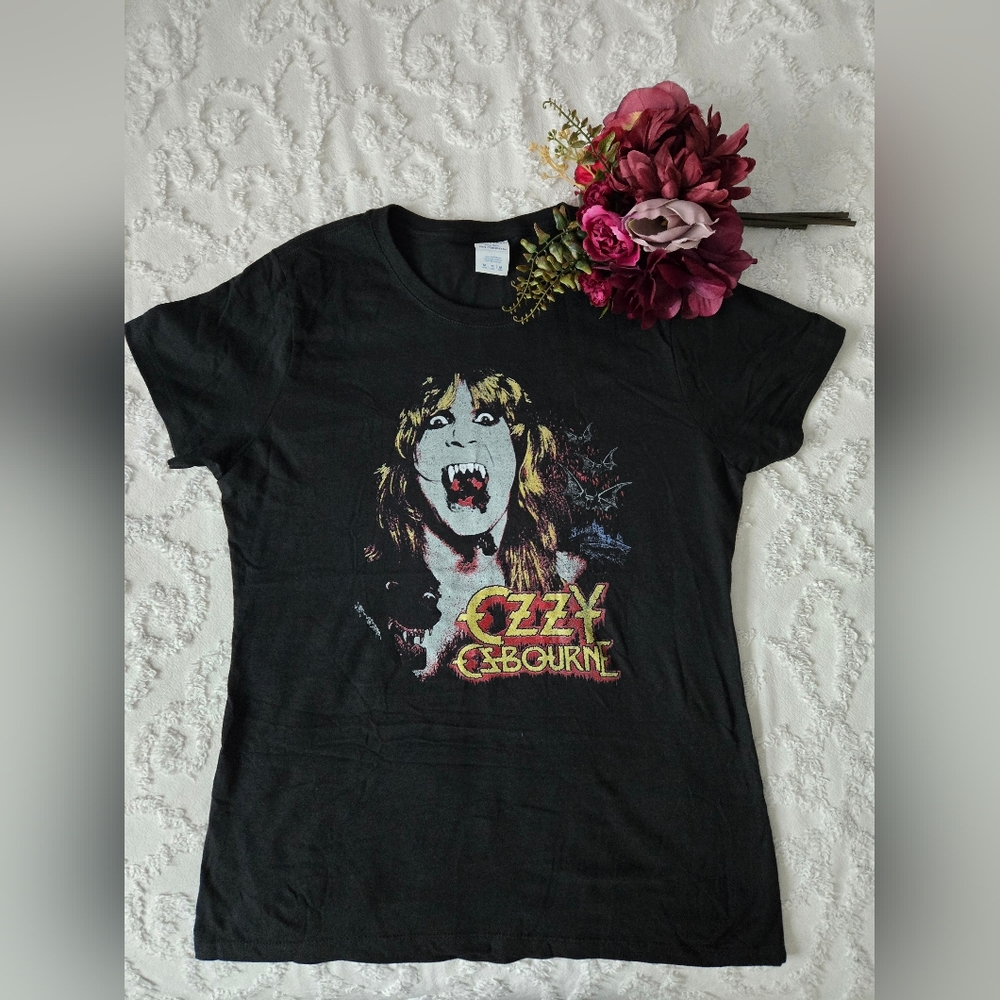 NWOT- Ladies OZZY Tee